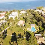 Tellis Holiday Rooms
